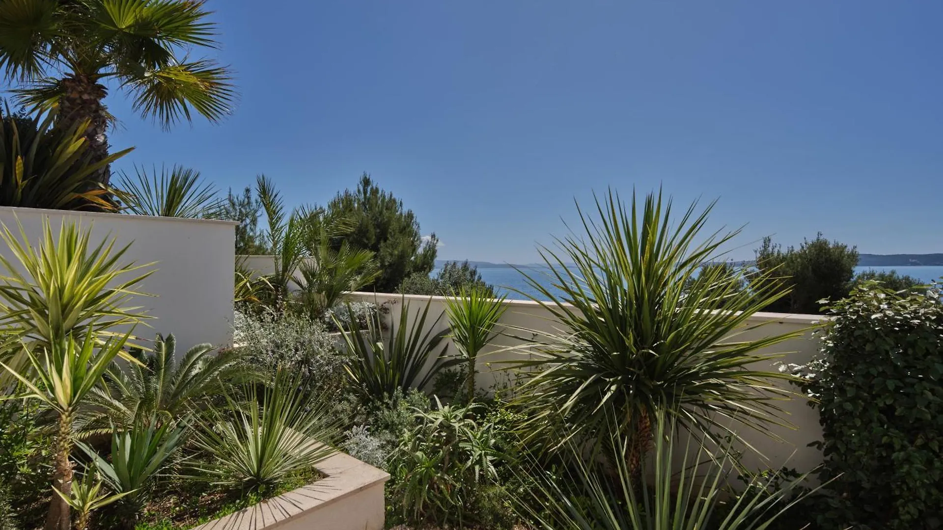 Villa A'More - Seafront Retreat Trogir Kroatien