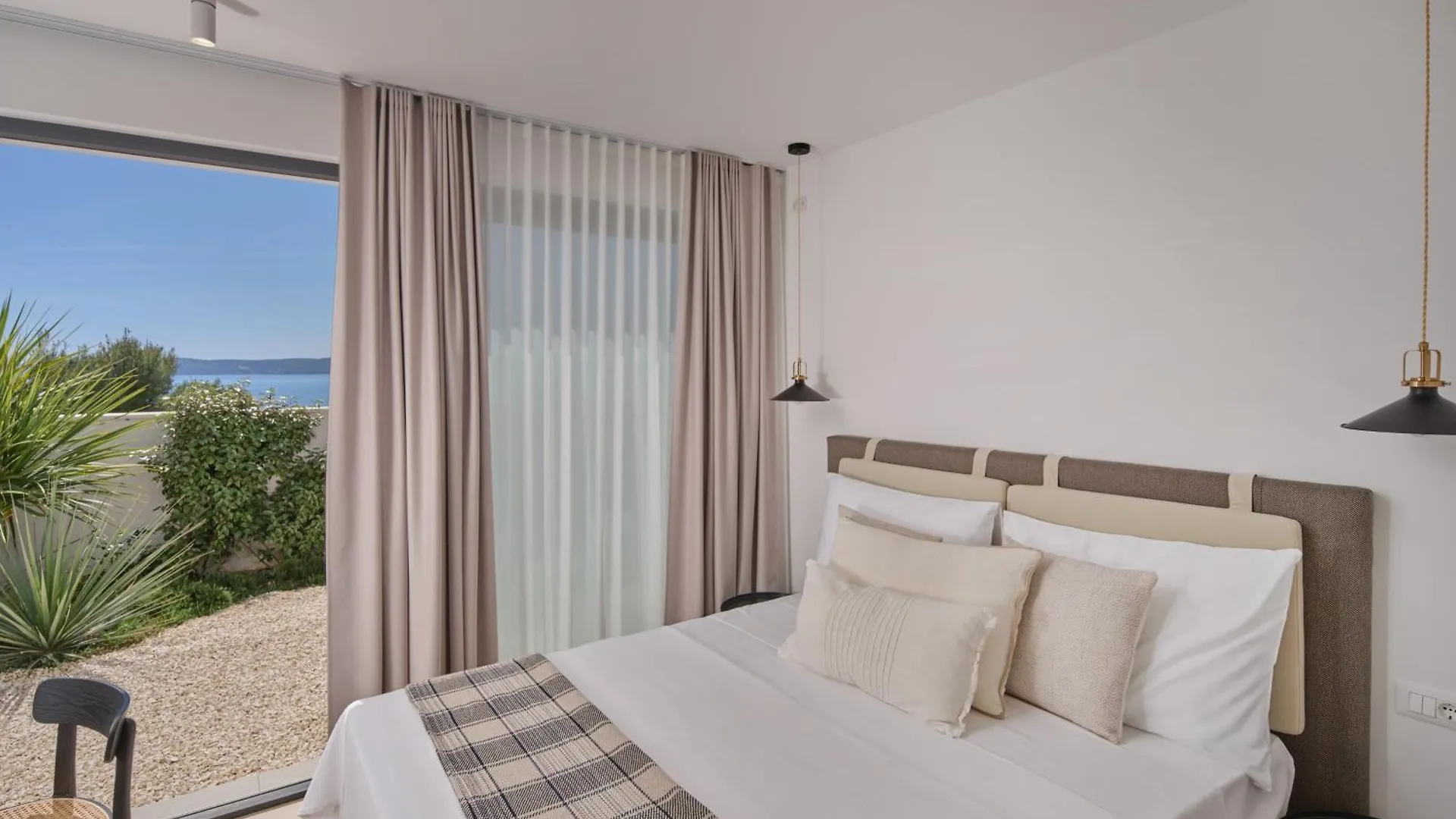 Villa A'More - Seafront Retreat Trogir