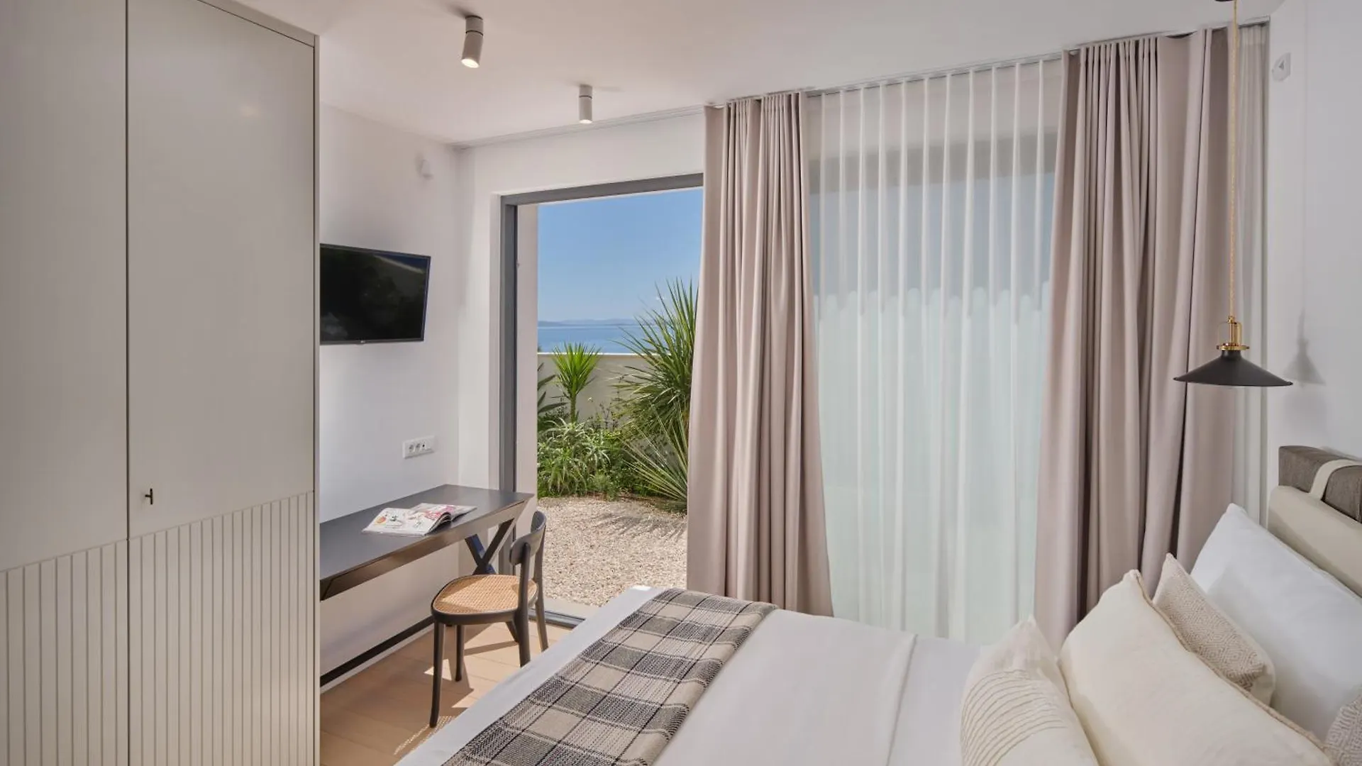 Villa A'More - Seafront Retreat Trogir