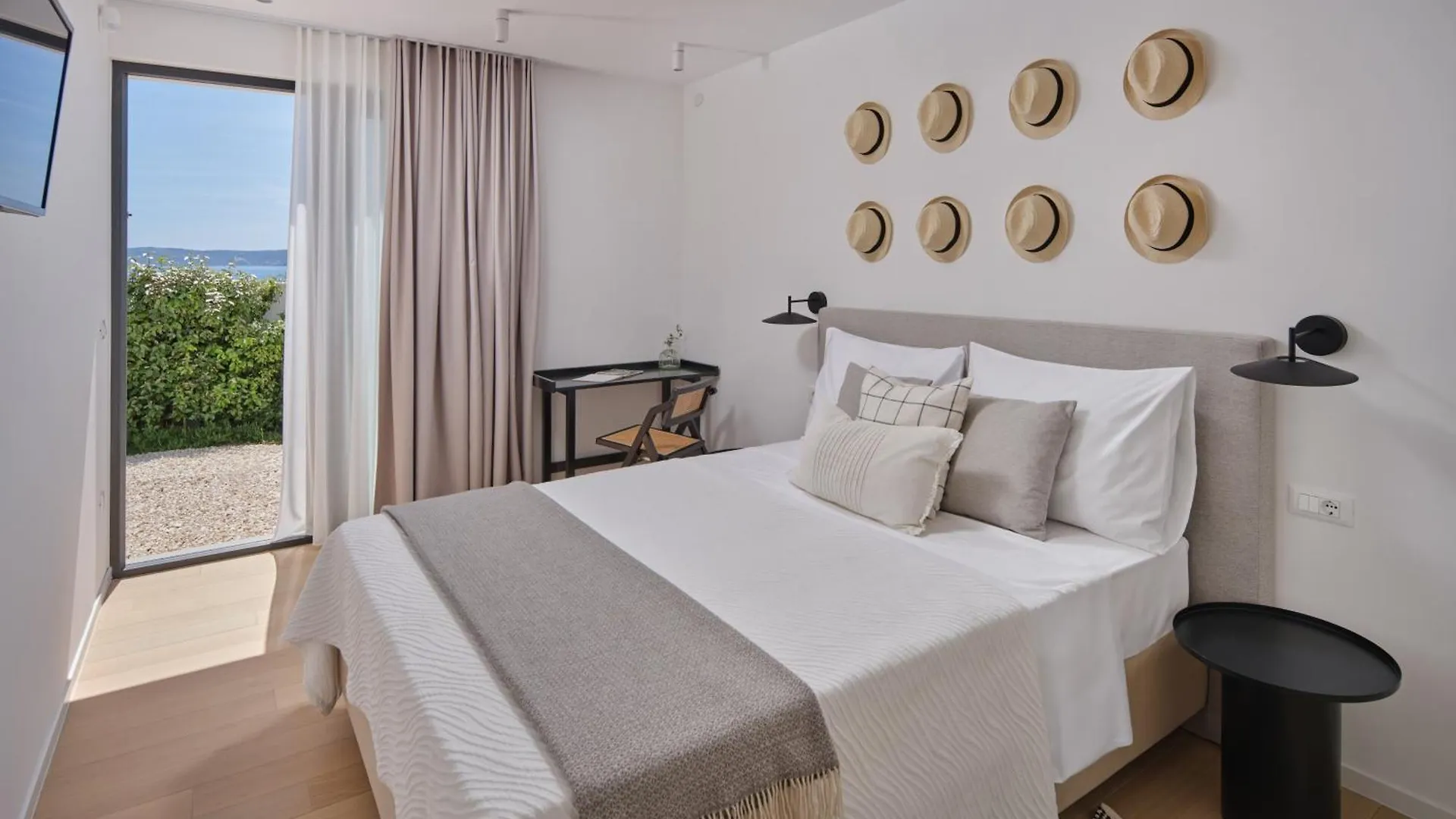 Villa A'More - Seafront Retreat Trogir 0*,  Kroatien