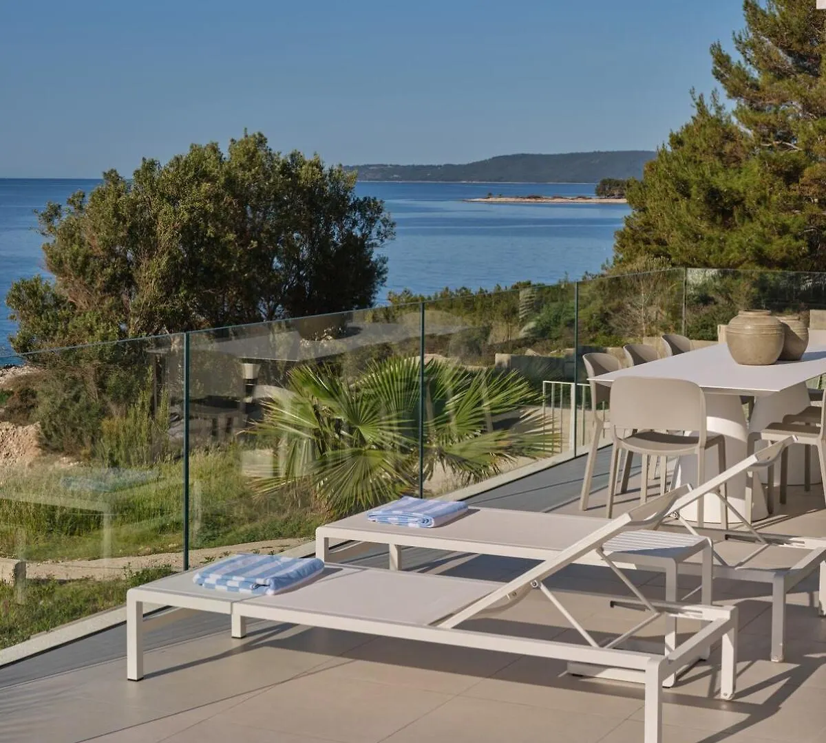 Villa A'More - Seafront Retreat Trogir Kroatië