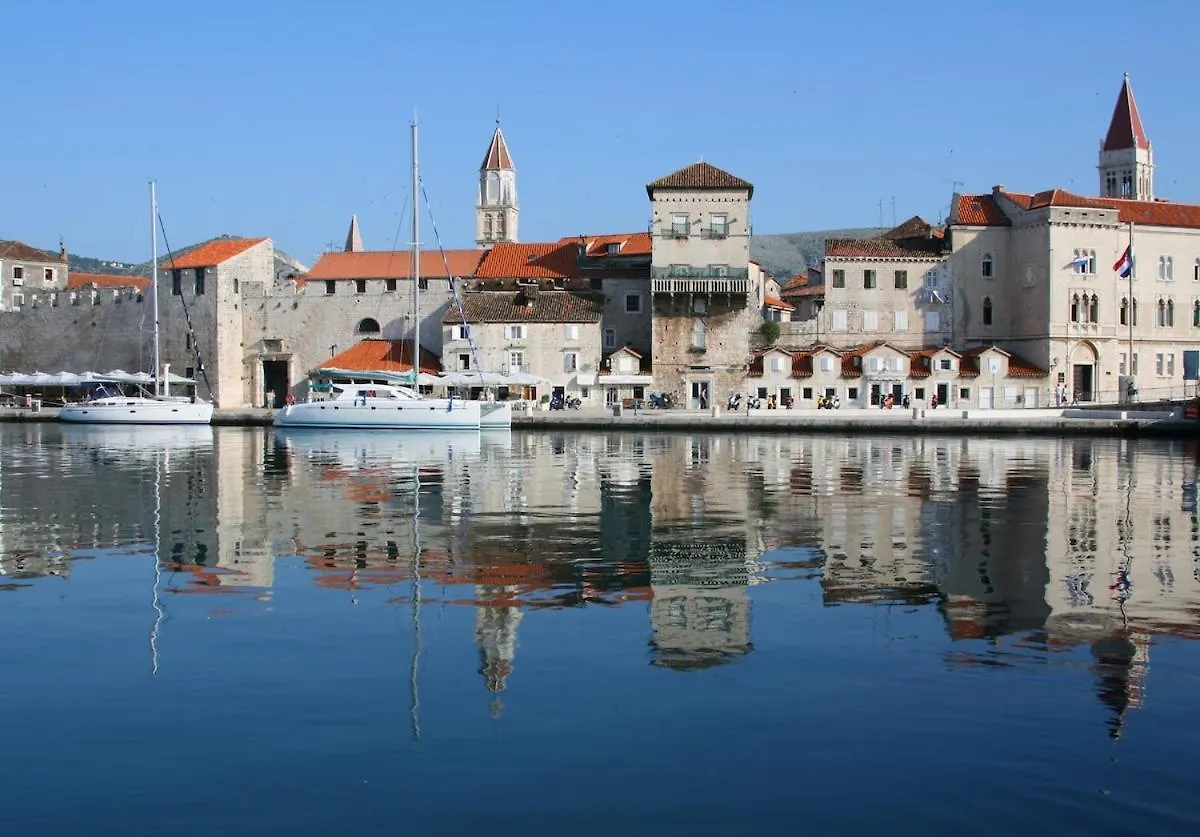 Villa A'More - Seafront Retreat Trogir 0*,